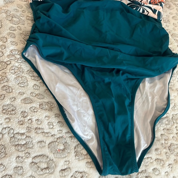 NWT Women’s Size XXL Tropical Print One Piece Swimsuit with ruffle sleeves - Picture 2 of 9